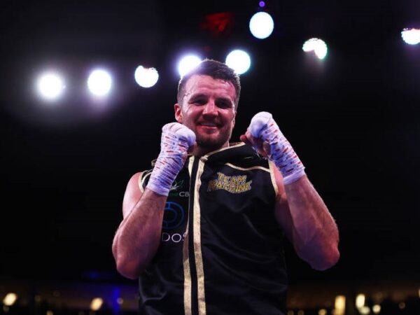 Новини спорту - Британський боксер оцінив шлях Ломаченка у професійному боксі