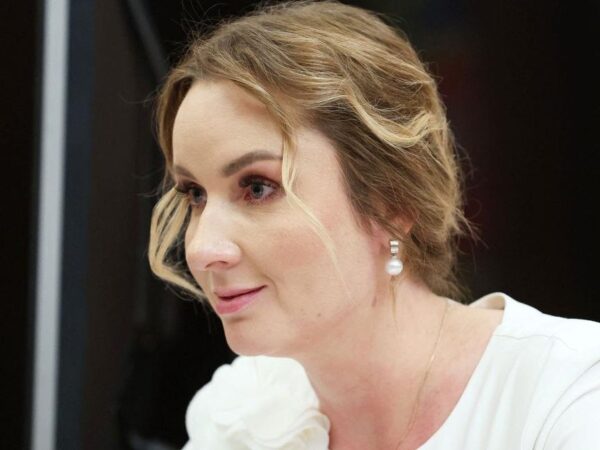 Новини світу - Дитячий омбудсмен РФ "похвалилася" викраденням дитини з Маріуполя