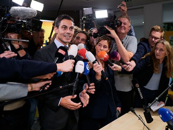 Новини світу - Дві партії мають майже однаковий результат на виборах в Нідерландах