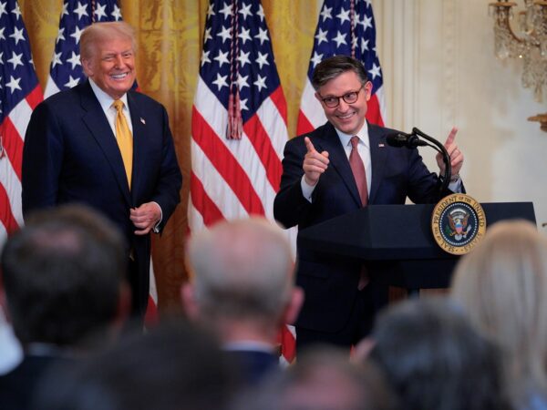 Новини світу - Джонсон: Трамп тролить демократів, говорячи про свій третій термін