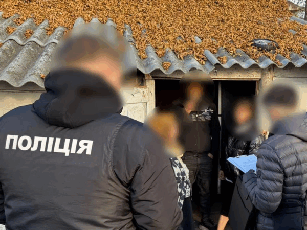 Новини України - Фіктивне батьківство для виїзду за кордон: на Волині викрили ділків