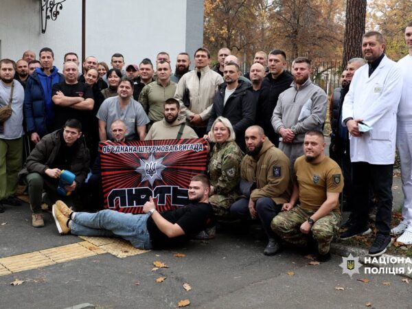 Олександр Усик провідав поранених бійців Нацполіції