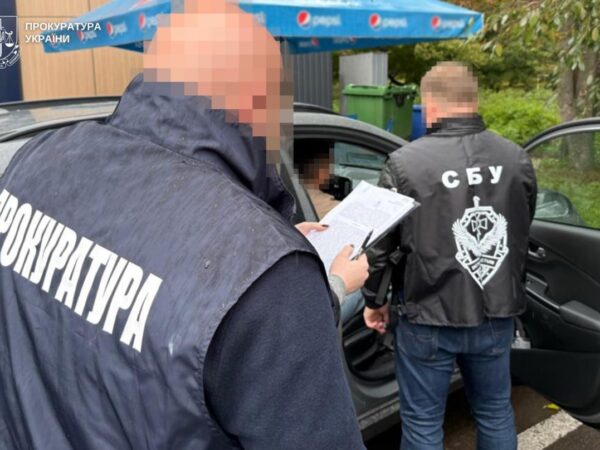 Новини України - Інспектора Львівської митниці спіймали на "відкатах" за ввезення ювелірки