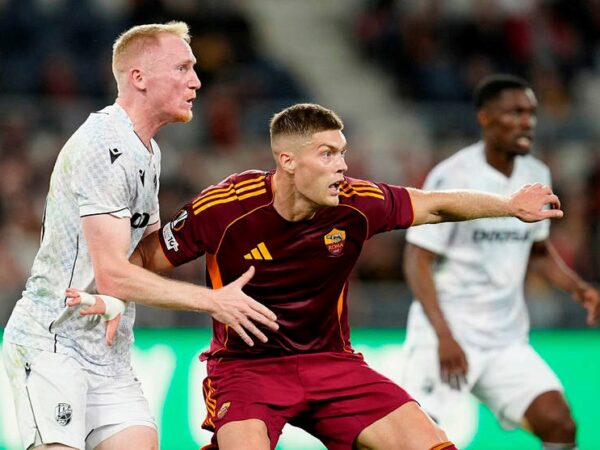 Новини спорту - Італійські ЗМІ оцінили гру Довбика після поразки Роми в Лізі Європи