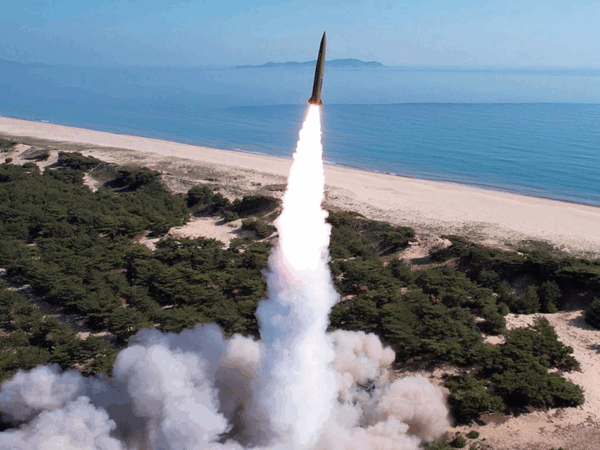 Новини світу - КНДР запустила балістичні ракети перед візитом Трампа до Південної Кореї