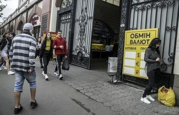 Новини бізнесу - Курс долара в Україні на максимумі за два місяці