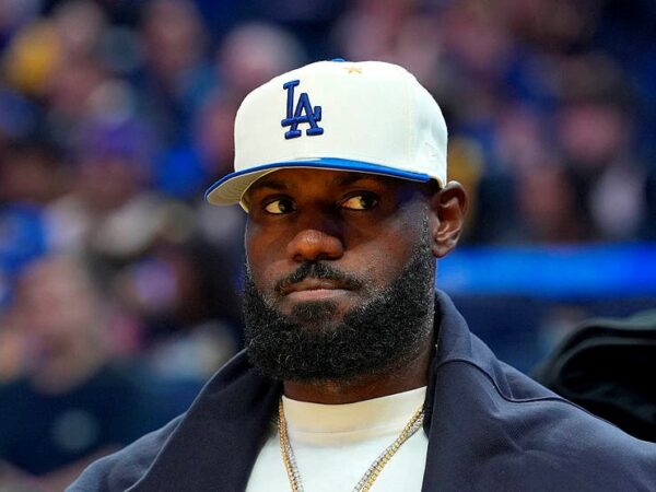 Новини спорту - ЛеБрон пропустить стартовий матч сезону через травму