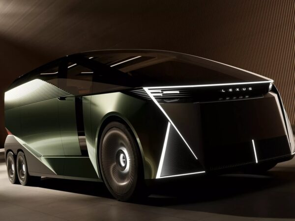 Авто новини - Lexus перетворила флагманський седан LS на шестиколісний мінівен