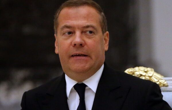 Новини світу - Медведєв назвав мету нальотів дронів на Європу