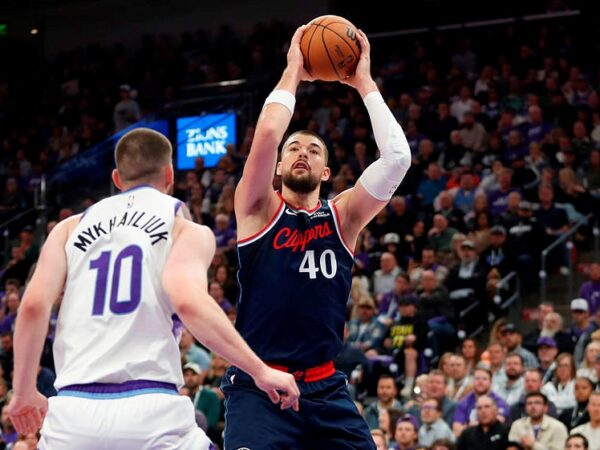 Новини спорту - Михайлюк грає класний перший матч за Юту Джаз у новому сезоні