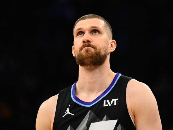 Без категорії - Михайлюк у першому передсезонному матчі набрав 9 очок