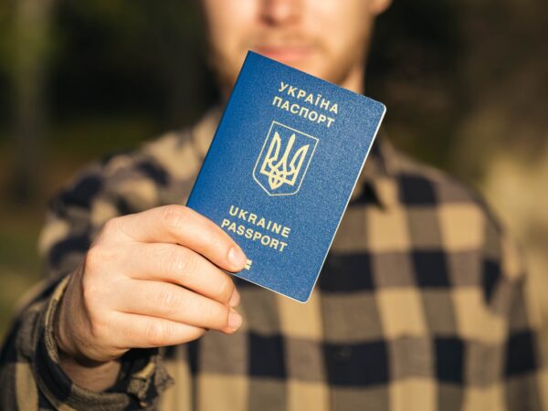 Новини світу - Нашестя чоловіків-біженців з України розкритикували у Берліні та Варшаві