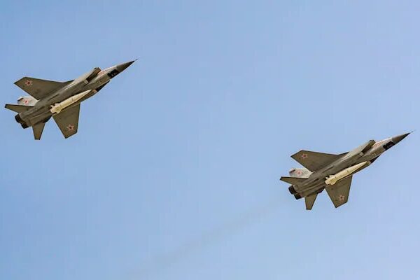 Новини світу - НАТО обговорює правила збиття винищувачів РФ - ЗМІ