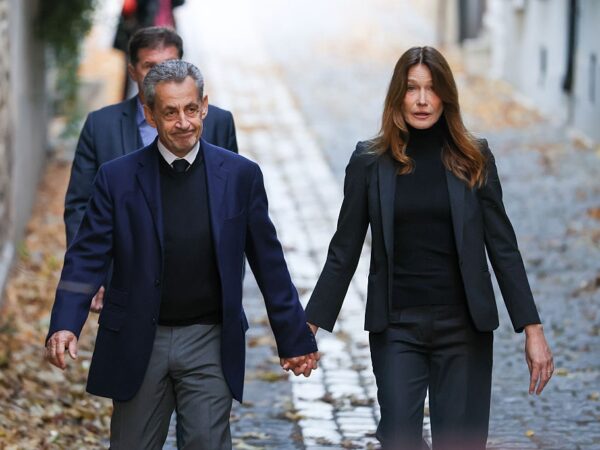 Новини світу - Окрема камера. Саркозі прибув до в’язниці