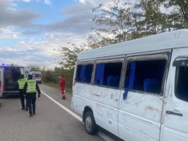Новини України - Під Одесою на трасі перекинувся мікроавтобус: вісім потерпілих
