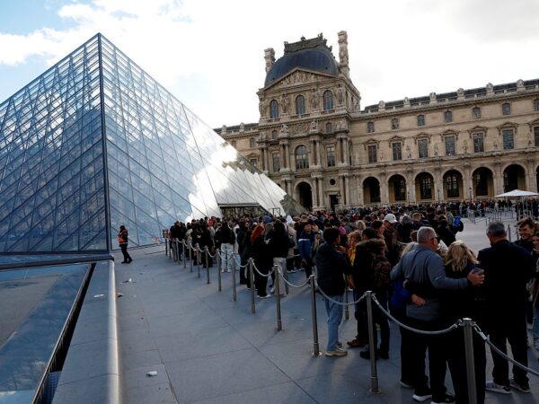 Новини світу - Пограбування Лувру: стали відомі подробиці затримання підозрюваних