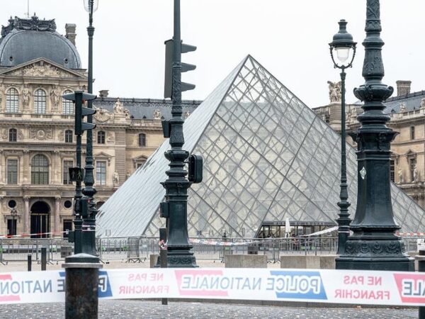 Новини світу - Пограбування Лувру: у Франції підтвердили п'ять нових затримань