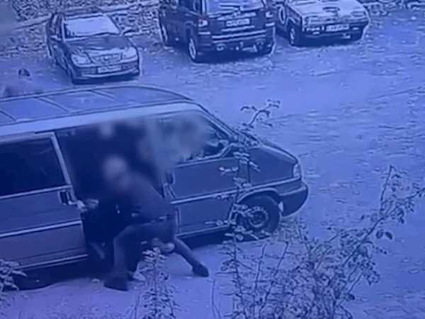 Новини Києва - Поліцейські побили чоловіка біля ТЦК у Києві