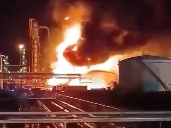 Новини світу - Пов’язані з Москвою. Вибухи на НПЗ в Європі