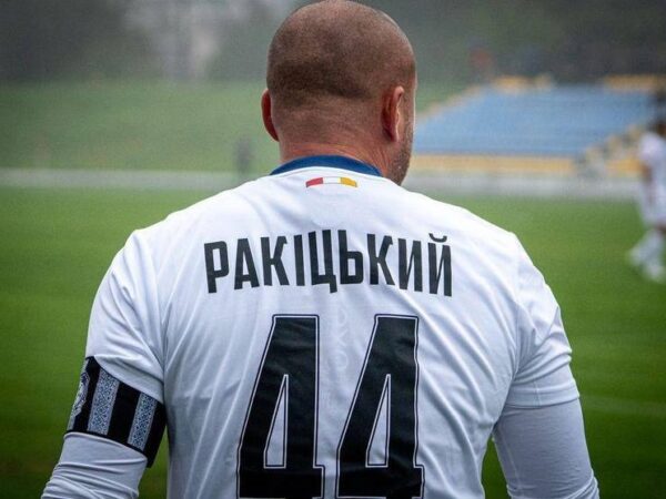 Новини спорту - Ракіцький б'є головою, та не у ворота, а суперника