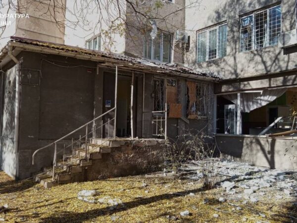Новини України - РФ атакувала дитячу лікарню в Херсоні, 9 поранених
