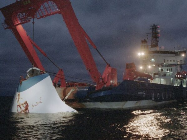 Новини світу - Росіяни використовують затонулий пором для шпигунства у Балтиці - ЗМІ