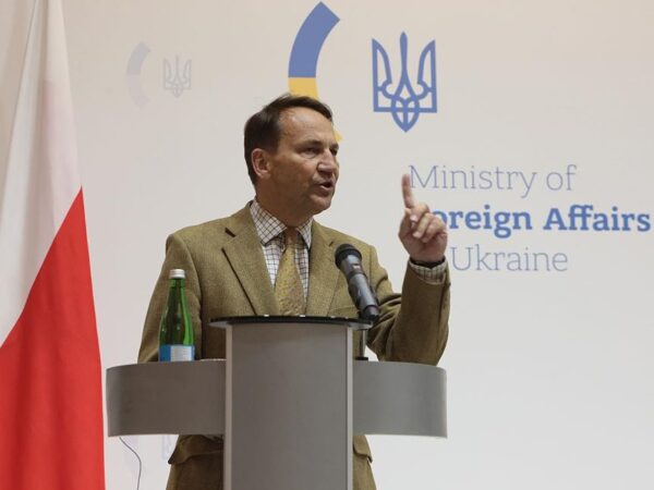 Новини України - Сікорський прибув з візитом в Україну