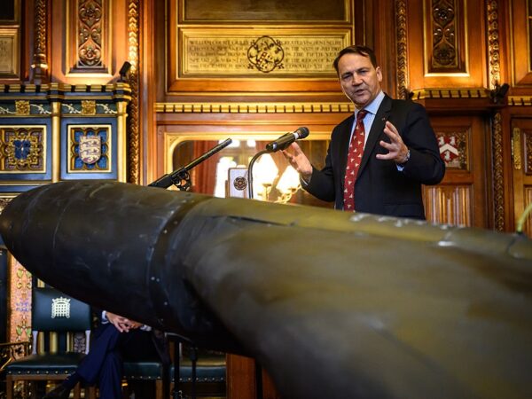 Новини світу - Сікорський закликав Європу готуватися до удару РФ