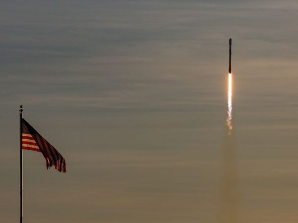 Новини бізнесу - SpaceX запустила 21 супутник зв’язку для армії США