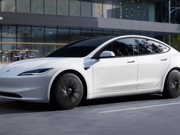 Авто новини - Tesla представила дві дешеві версії власних авто