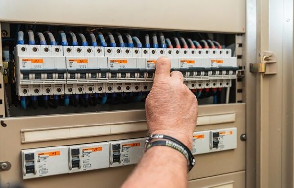 Новини України - У Дніпрі після загадкового спалаху фіксують перебої зі світлом