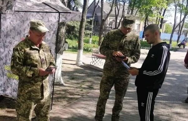 Новини України - У Кривому Розі чоловік поранив ножем двох працівників ТЦК