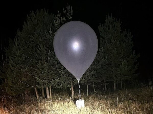 Новини світу - У Литві затримали шестеро людей через метеокулі з контрабандними цигарками