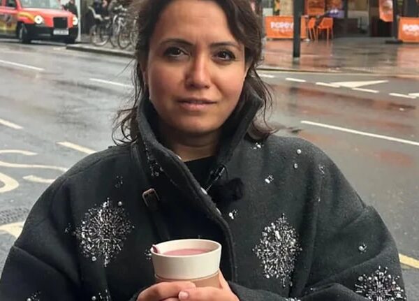 Новини світу - У Лондоні жінку оштрафували за те, що вилила каву в люк