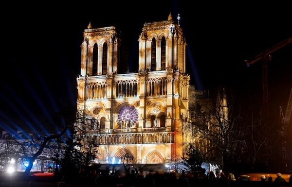 Новини культури - У Нотр-Дамі в Парижі виявили лист із погрозою теракту - ЗМІ