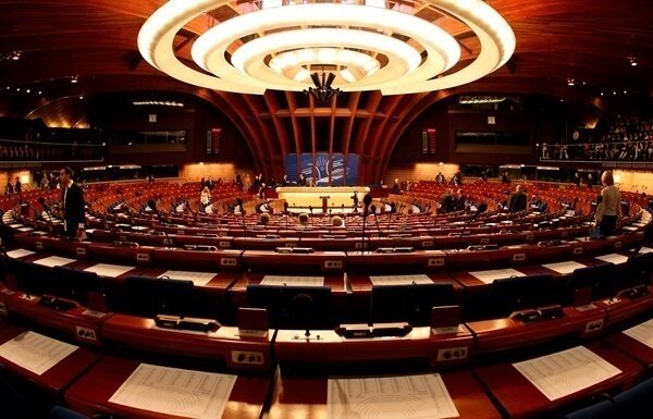 Новини світу - У ПАРЄ стурбовані спробою Грузії встановити "однопартійну диктатуру"