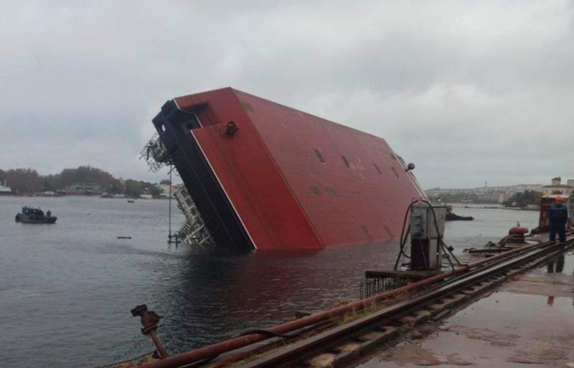 Новини України - У Севастополі перекинулося судно: є загиблі та багато постраждалих