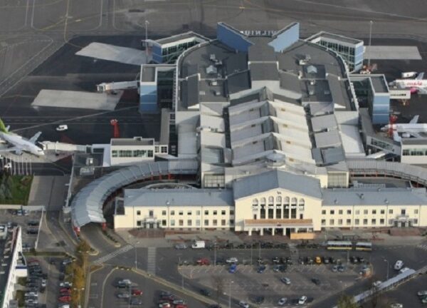 Новини світу - У Вільнюсі закривали аеропорт через метеокулі з Білорусі