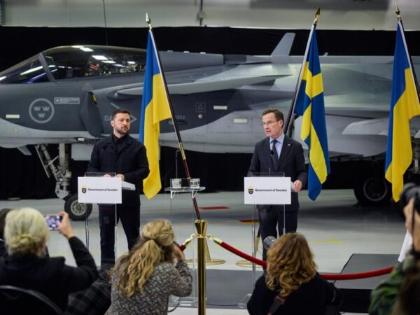 Новини України - Україна придбає у Швеції до 150 винищувачів Gripen