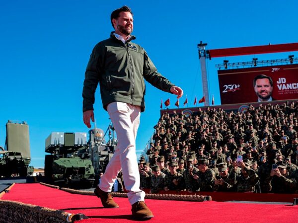 Новини світу - Уламки снаряда влучили у кортеж віцепрезидента США Венса