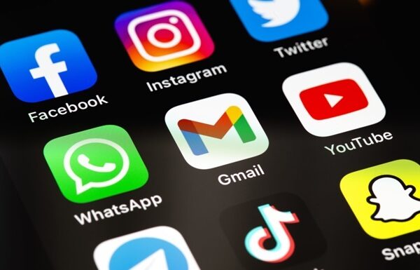 Новини світу - В Афганістані обмежили доступ до Instagram, Facebook та Snapchat