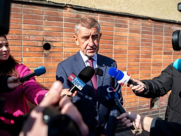 Новини світу - В Чехії стартували вибори в парламент: фаворит - антиукраїнський популіст