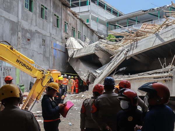 Новини світу - В Індонезії обвалилася школа: загинули понад 50 людей