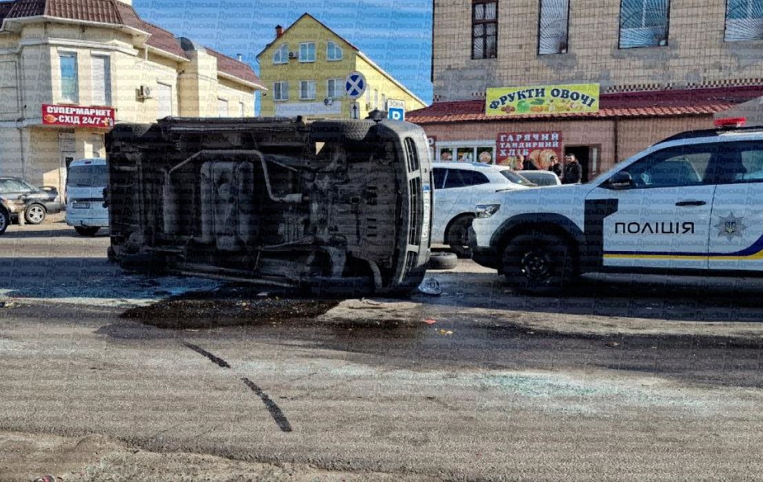 Новини України - В Одесі натовп перекинув мікроавтобус ТЦК