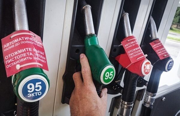 Новини світу - В Росії стрімко росте вартість бензину