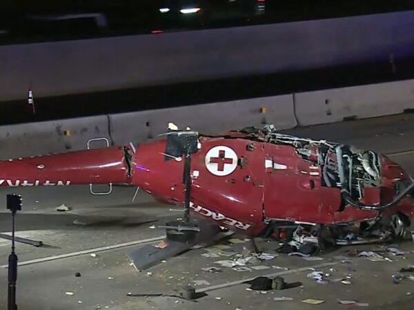 Новини світу - В США на автомагістраль упав гелікоптер: троє потерпілих