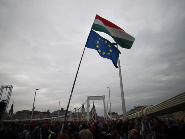 Новини світу - В ЄС створюють групу для розслідування шпигунства Угорщини
