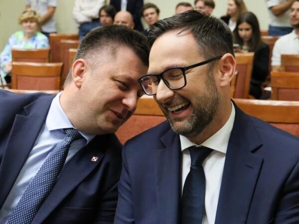 Новини світу - Європарламент зняв імунітет з двох польських депутатів