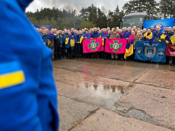 Новини України - З полону повернулись 205 військових і цивільних