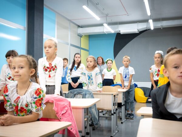 Новини України - За кордоном верифікували перші суботні та недільні українські школи